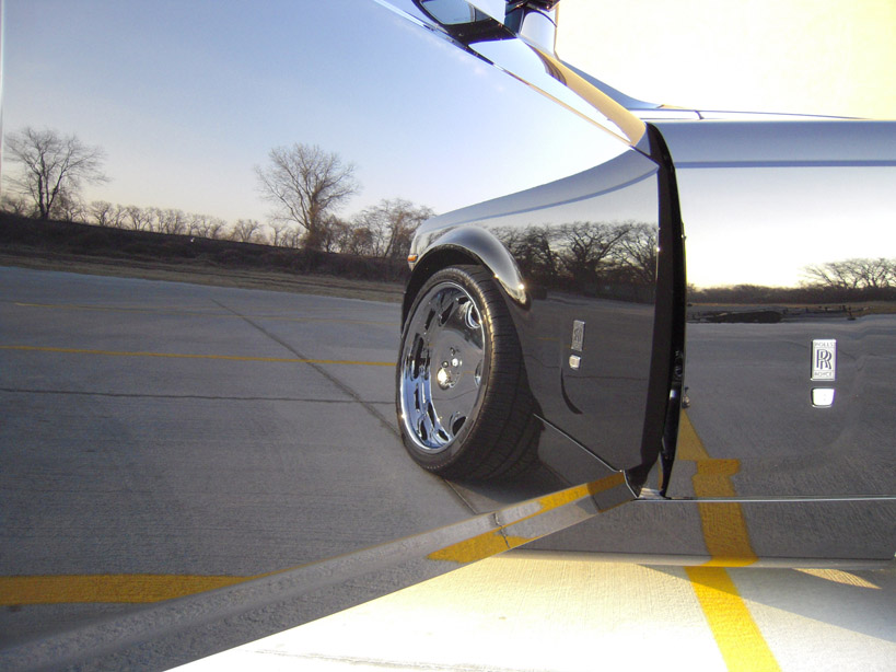 Reflection of Z-5 Zaino'd 2007 Rolls Royce Phantom w/ 24" Wheels